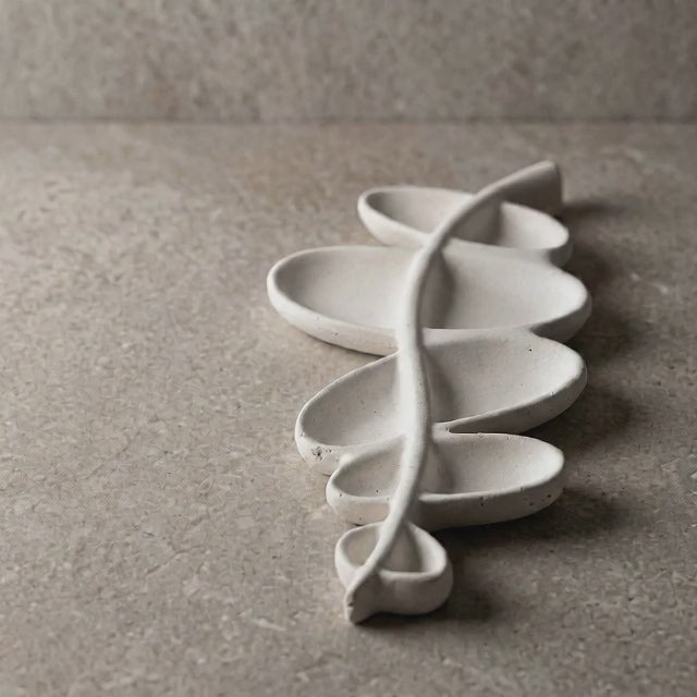 Sculpted Leaf Concrete Tray
